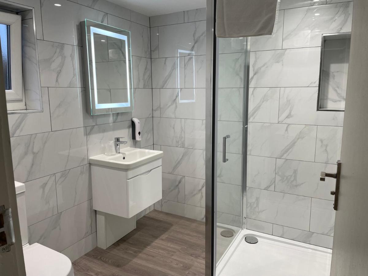 Holtwhites Hotel Enfield Dış mekan fotoğraf