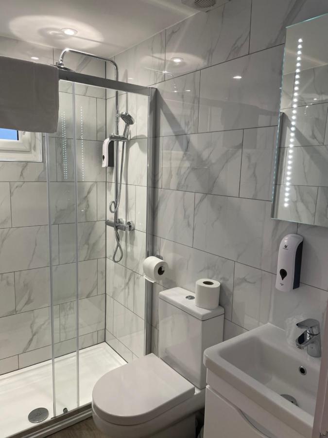 Holtwhites Hotel Enfield Dış mekan fotoğraf