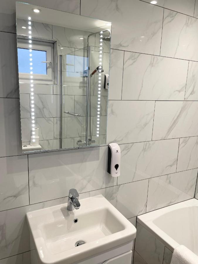 Holtwhites Hotel Enfield Dış mekan fotoğraf