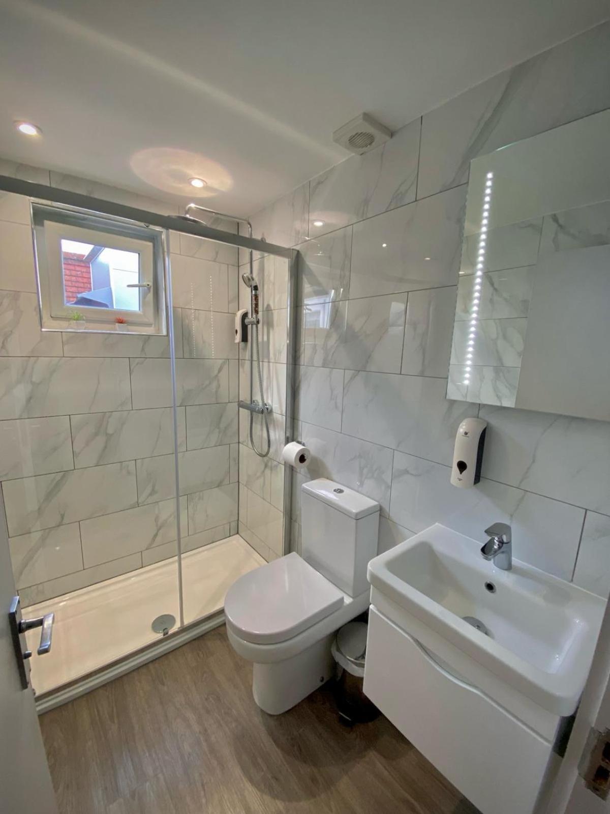 Holtwhites Hotel Enfield Dış mekan fotoğraf