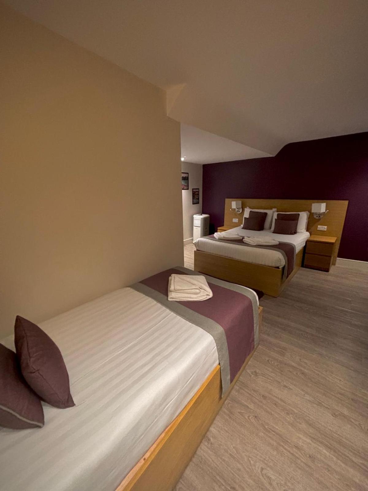 Holtwhites Hotel Enfield Dış mekan fotoğraf