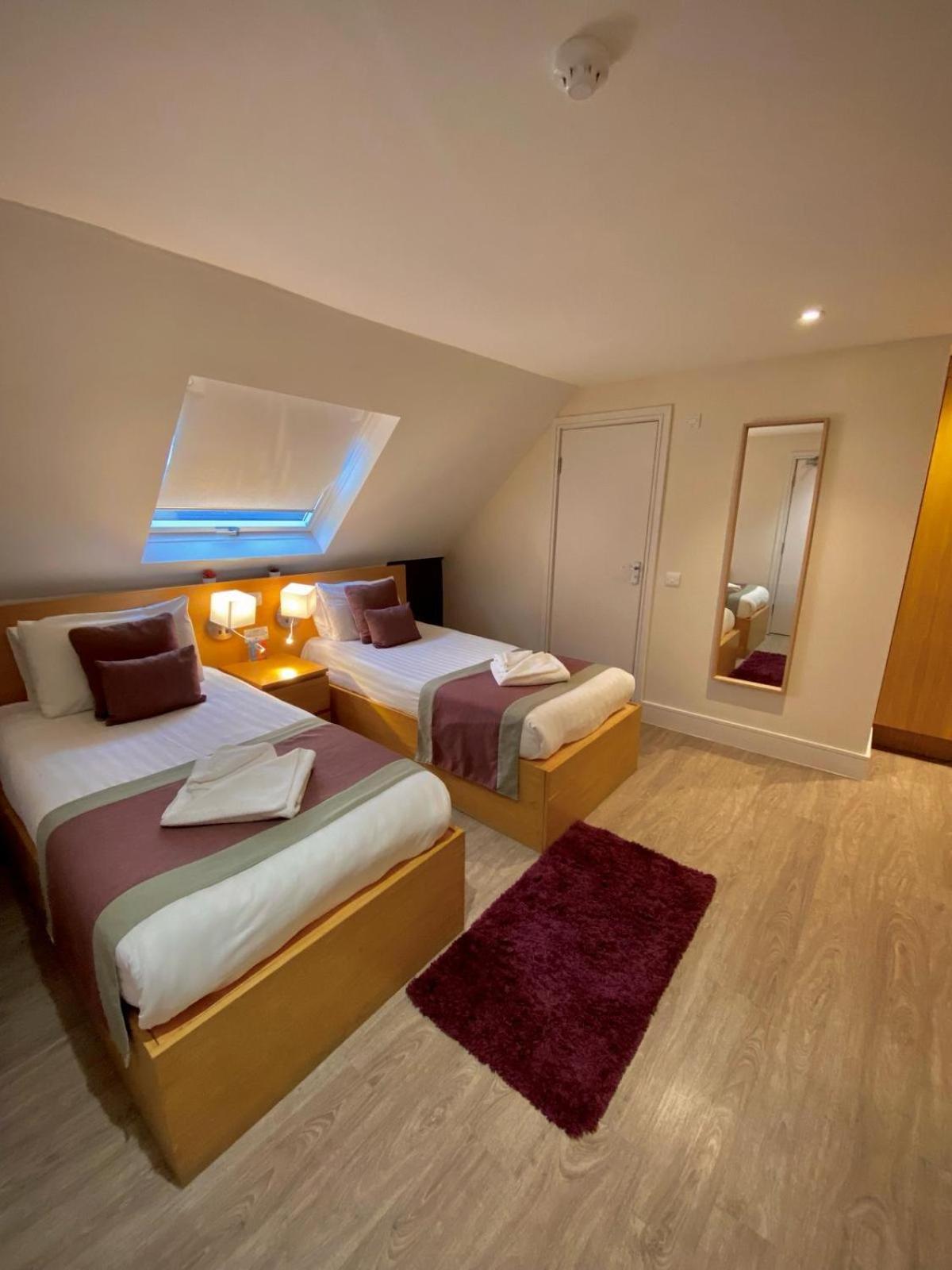 Holtwhites Hotel Enfield Dış mekan fotoğraf