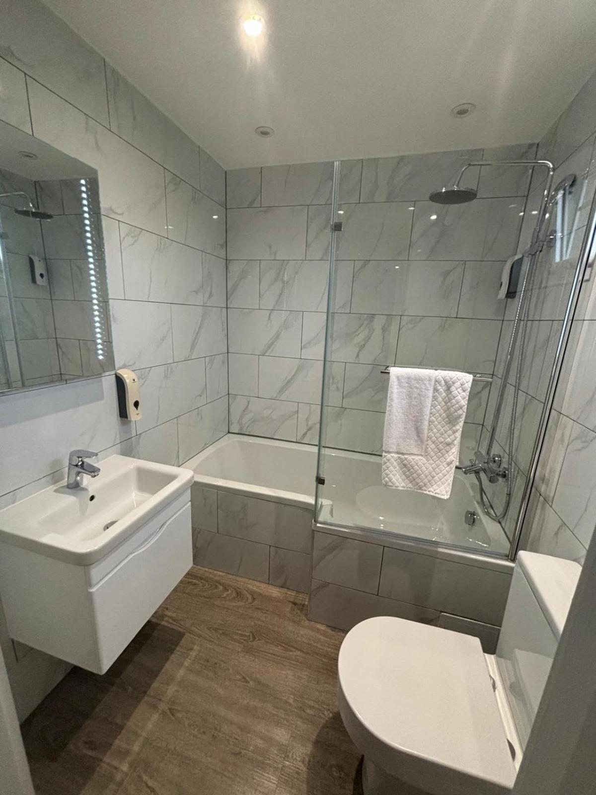 Holtwhites Hotel Enfield Dış mekan fotoğraf