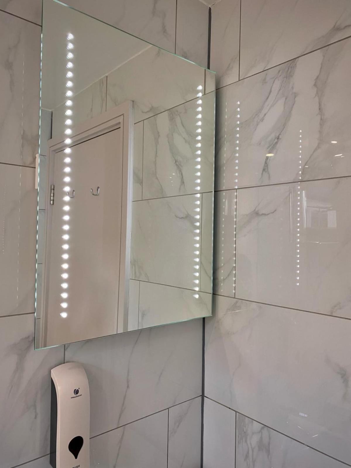 Holtwhites Hotel Enfield Dış mekan fotoğraf